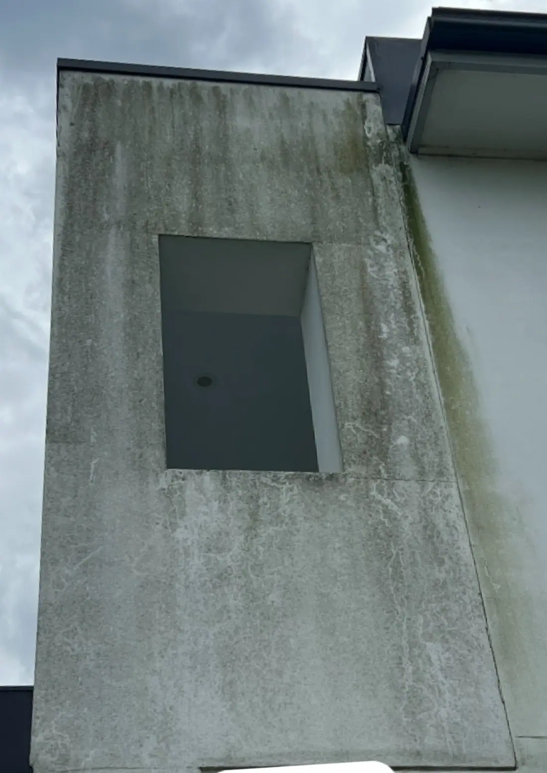 Exterior before cleaning result 2